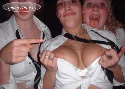 Borrachas enseñando las tetas, tias ebrias putas, borrachas cachondas