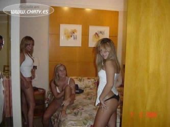 orgias de mujeres, no desnudas, chicas calientes semidesnudas