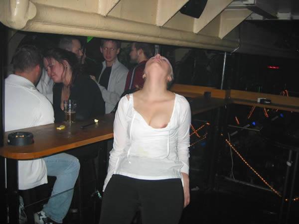 borrachas dormidas ebrias, tias pedas muy ebrias