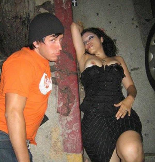 borrachas dormidas en la calle