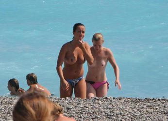 chicas guapas en tetas, mujeres con las tetas afuera