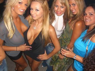 chicas tomando en la discoteq, discoteca tias de marcha