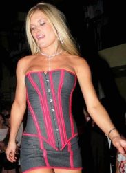 descuidos de tetas, fotos de tias descuidos, tetas salidas