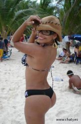 Chicas en la playa con culos grandes y bonitos