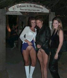 fotos de mujeres desnudas en publico, sin bragas