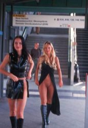 tias pilladas sin bragas en publico muy putas