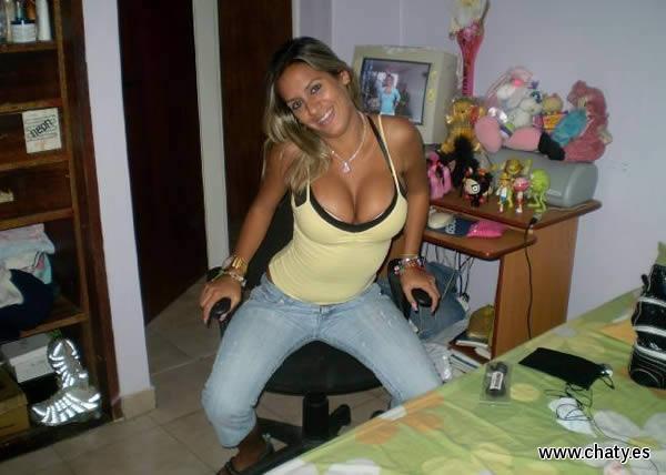 Morenas tetonas, tias por el msn enseñando las tetas
