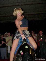 tias montadas enseñando las tetas, chicas ebrias descuidadas