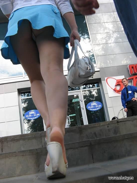 fotos abajo de la falda