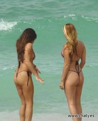 chicas en playas con bikini pequeño