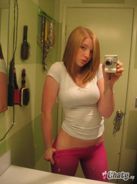 tias desnudas en el espejo
