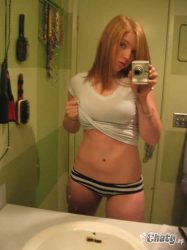 tias en bolas en la ducha