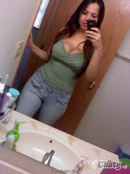 tias marcando tetas saliendose