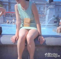 enseñando las bragas por descuido