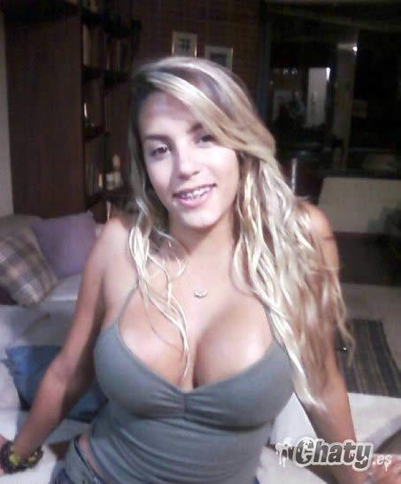 Guarras con tetas grandes en escotes