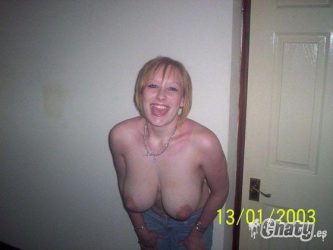 Rubia de tetas grandes naturales