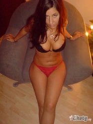 solo en tanga y sosten