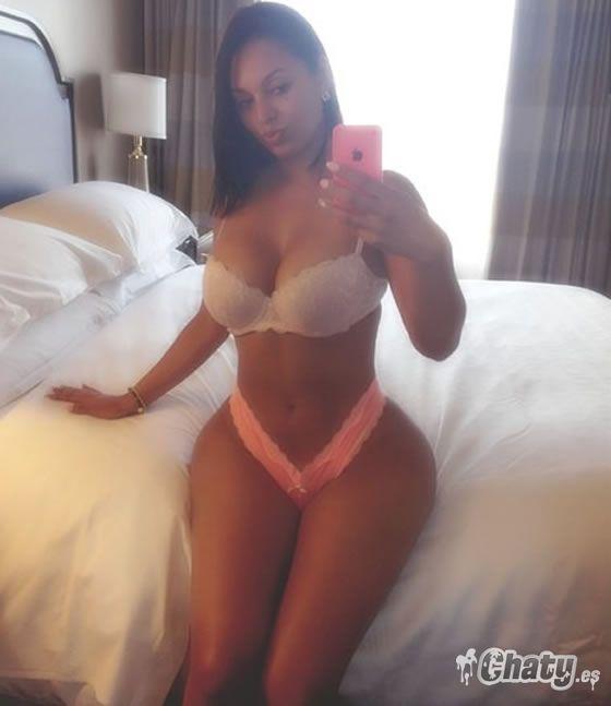 Haciendose una selfie tia caderona