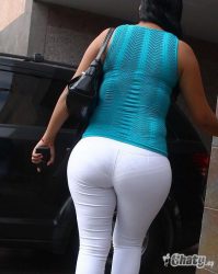 Señora coluda en pantalon