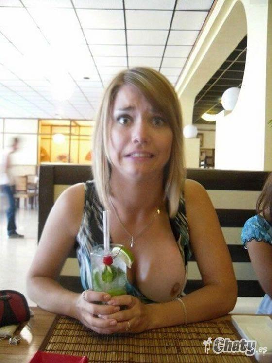 Una tia guarra en publico