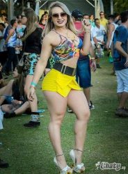 Menudo cuerpazo de esta culona en falda