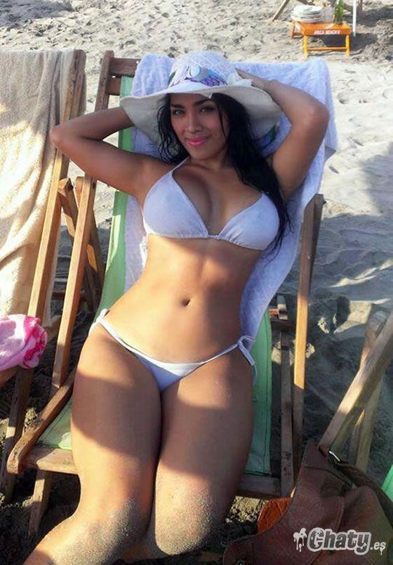Tia buenísima en la playa