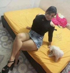 Cruzada de piernas en minifalda