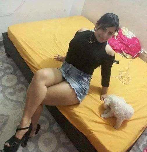 Cruzada de piernas en minifalda