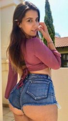 Short muy cortito y cachetero