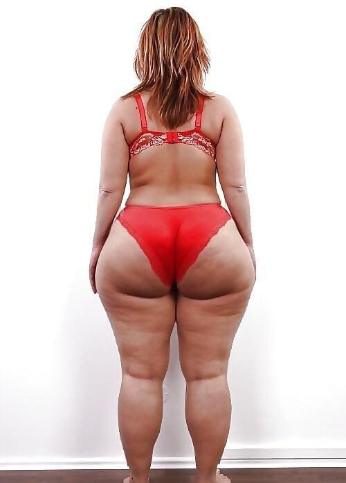 Gordibuena caderona en calzones