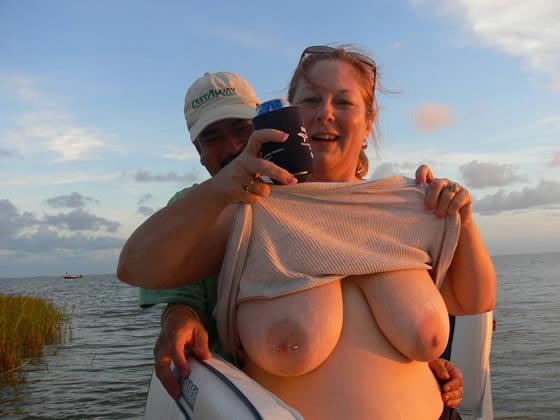 Con mi esposa gorda tetuda en playa