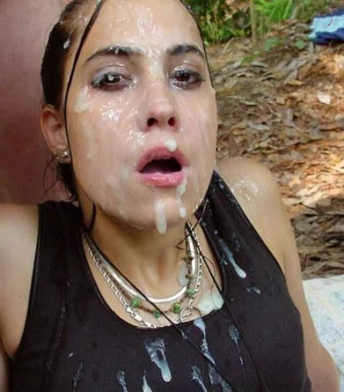 exhausta de semen en su cara