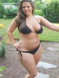 Una chubby amateur en bikini