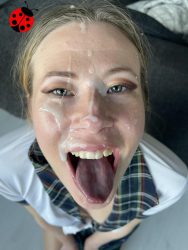 A la wera le rociaron la cara con leche