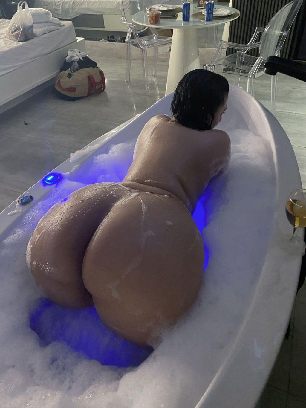 en el jacuzi del hotel